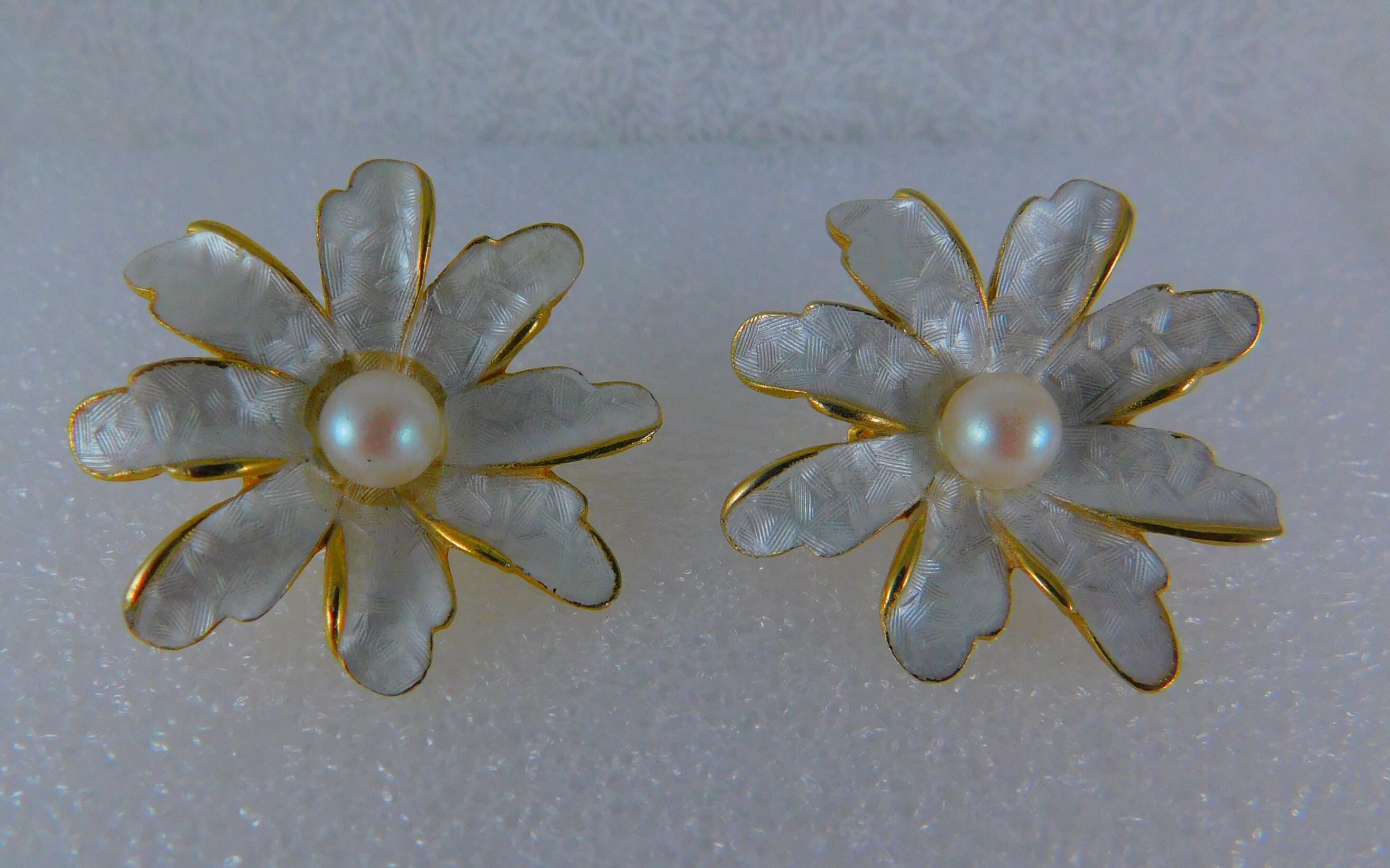 ピアス [VINTAGE HOLLYWOOD] Shine Daisy Earrings VINTAGE HOLLYWOOD] Shine Daisy Earrings (VINTAGE HOLLYWOOD