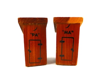 Vintage 50's Wooden Outhouse Salt & Pepper Set, Ma and Pa, You Figure Out Who's Peppery/Who's Salty, Picnic, Camping, Tailgate, Collectible