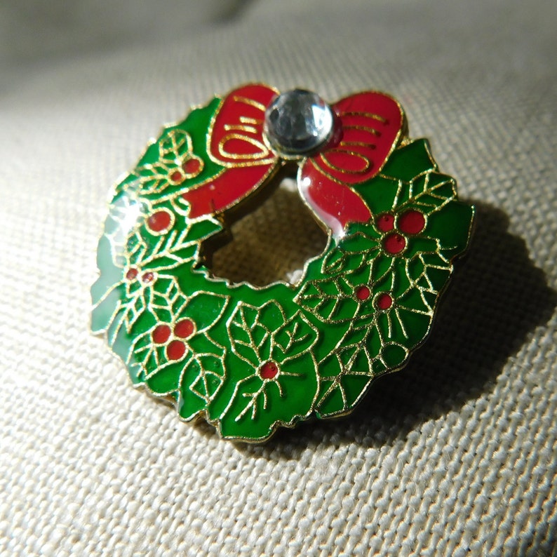 Enameled Holly Wreath Christmas Pin and Bow Brooch Christmas Jewelry Berries Holly Holly Wreath Brooch
