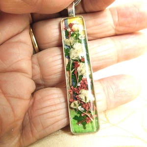 Upcycled 70&#39;s Dried Flower & Mica Chip Necklace, Hippy Era Nature in Resin Necklace, Vented Silver Setting/New Snake Chain, Dried Florals