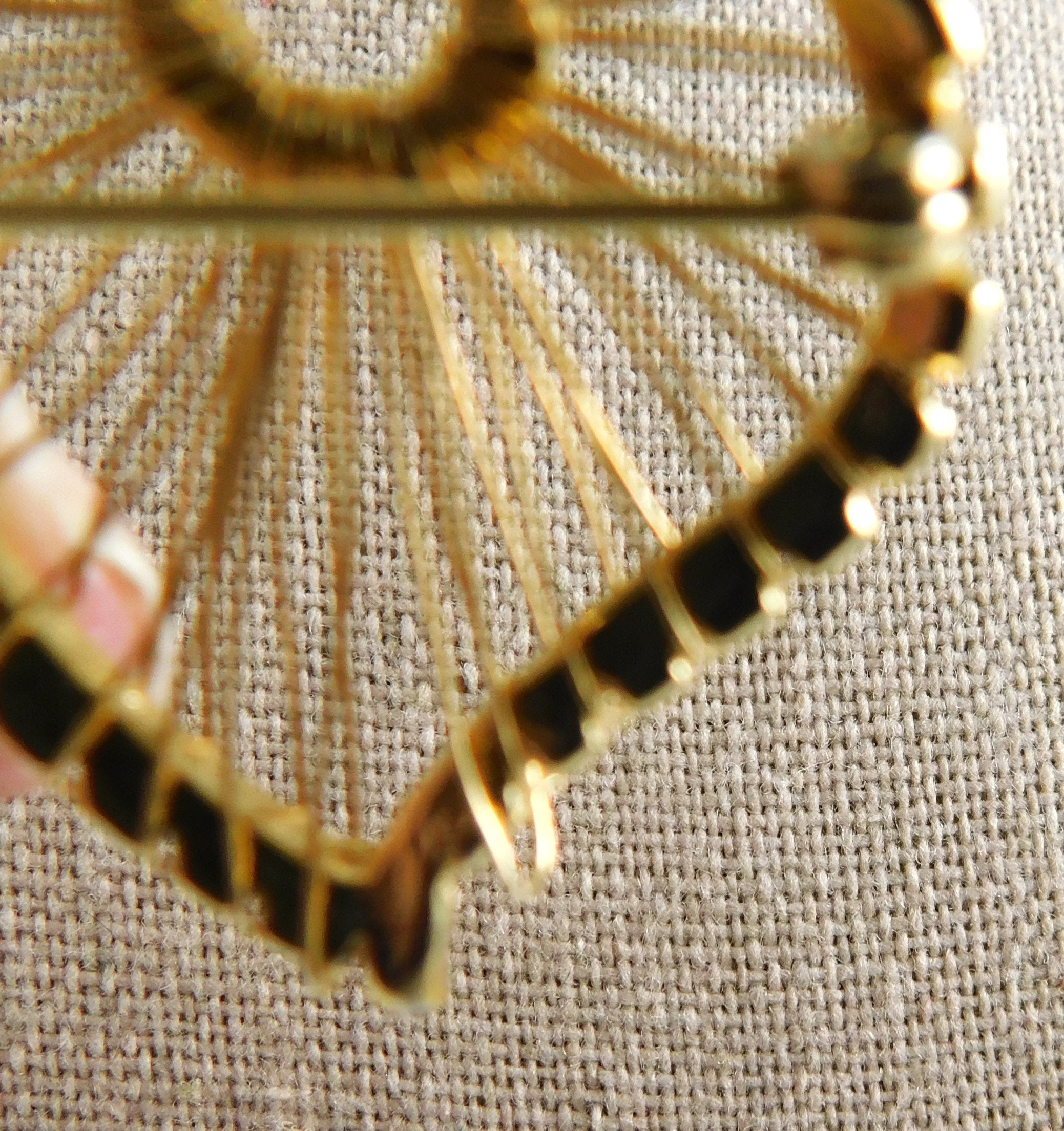 Broche Ancienne Coeur Stylisé - Métal Doré Vintage - Taille 80x40mm