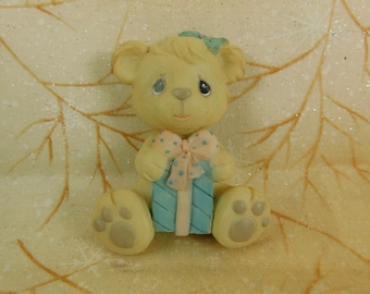 Adorable Precious Moments Teddy Bear Brooch~w/Pink Polka Dot Bowtie, Holly Leaves in Hair & Holding Wrapped Gift Box, Girl Bear, PMI 1996