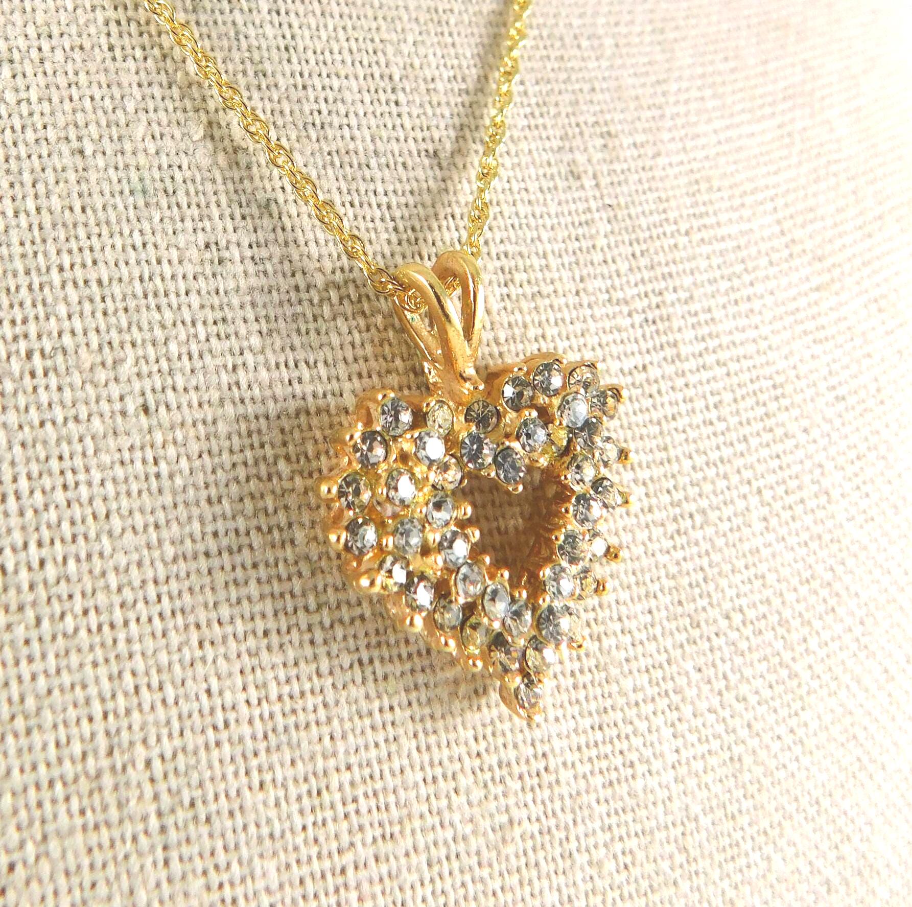 ネックレス・ペンダント ROMANTINUER SN54 NECKLACE HEART STRING ROMAN HEART PENDANT DAZZLING CRYSTAL AND GOLD TONE CHAIN