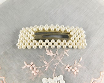 Witte faux parel juwelen haar snap clip, jaren 1980, rijen glanzende witte parels & zilver metaal, decoratief haartoebehoren, rechthoekig, 3 X 1