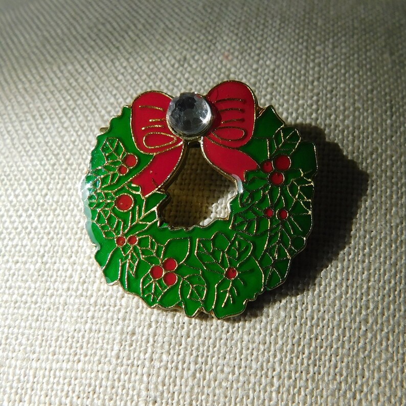 Enameled Holly Wreath Christmas Pin and Bow Brooch Christmas Jewelry Berries Holly Holly Wreath Brooch