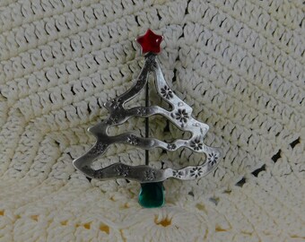 Patterned Silver Pewter-Like Christmas Tree Brooch, Openwork Christmas Tree Brooch, Christmas Jewelry, Holiday Jewelry, Christmas Tree