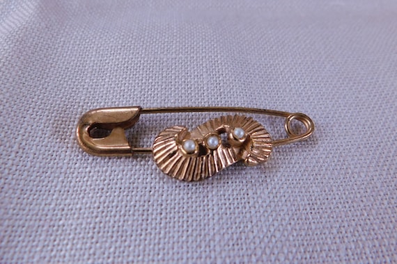 Vintage Pleated Curve and Seed Pearl Safety Pin, V
