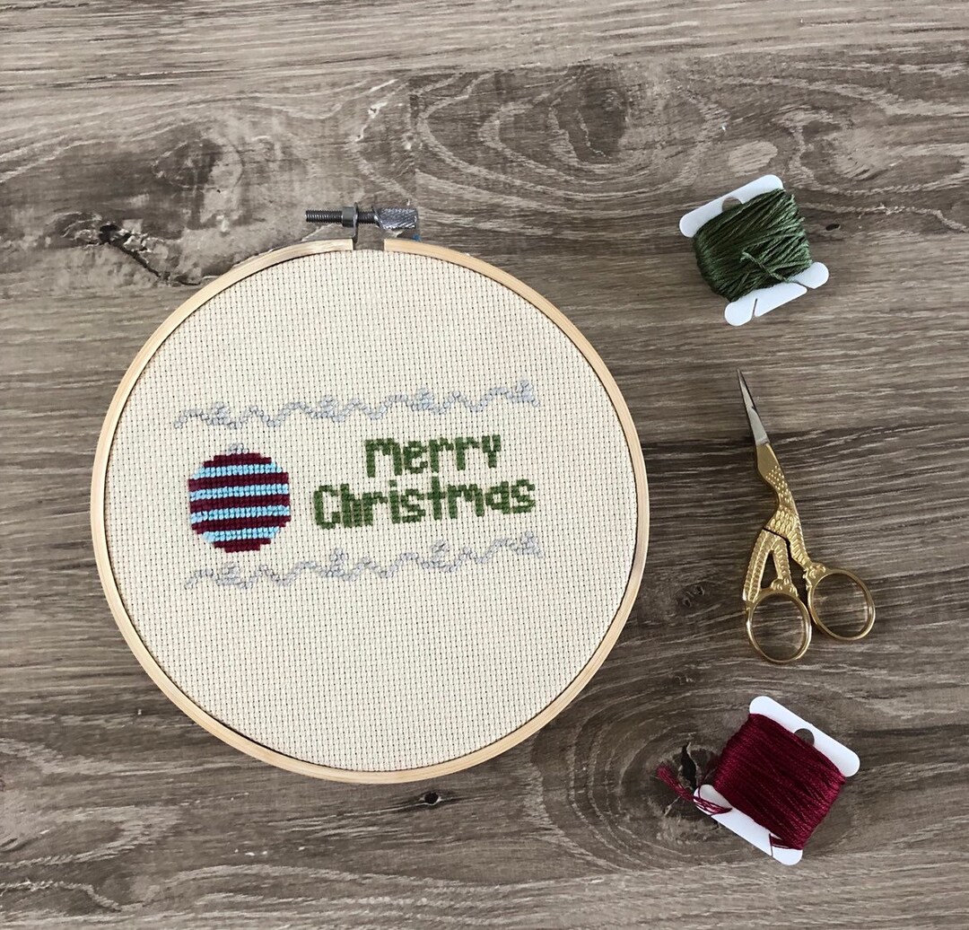 Hallmark New Home 2024 Weihnachtsbaumschmuck – Kreuzstich-Design, Personalisiert Für Das Erste Weihnachten Im Neuen Zuhause