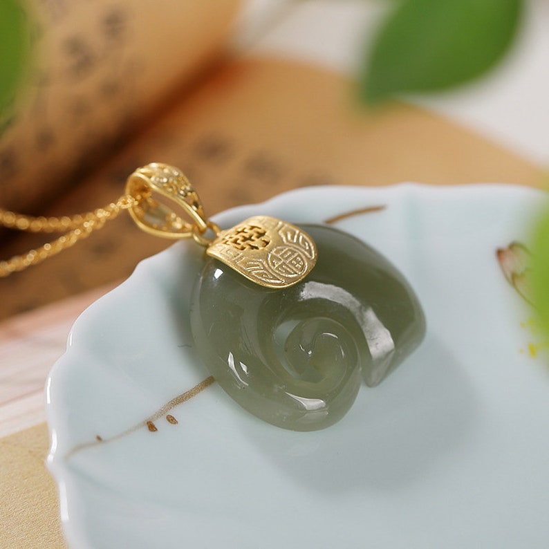 Gild 925 sterling Silver hetian nephrite elephant shape pendant necklace