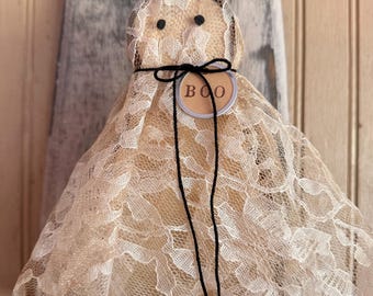 Wood ghost, Halloween decor, Primitive ghost, Farmhouse ghost, fall decoration, rustic Halloween decor, Oct 31, spooky ghost