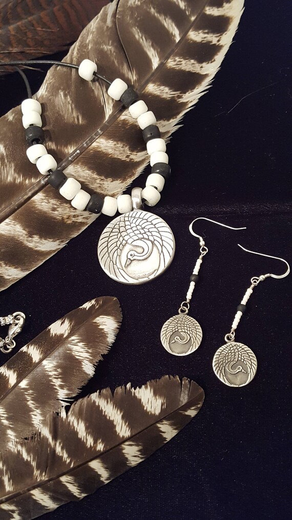 Symbole De Lamour Fraternel Et De Compassion Cigogne Etsy France Symbole De Lamour Fraternel Et De Compassion Cigogne Etsy France