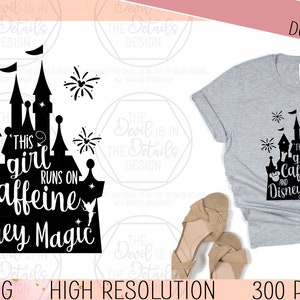 Puede incluir: Silueta en blanco y negro del castillo de Cenicienta con fuegos artificiales y el texto "This girl runs on caffeine and Disney magic".