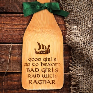 Espátula de bambú vikinga grabada: regalo para fans de la serie Ragnar