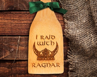 Spatule en bois Vikings Ragnar, cadeau d'ustensiles de cuisine gravé pour lui, cadeau de pendaison de crémaillère d'outil de cuisine de chef, décoration de cuisine pour les fans de séries télévisées