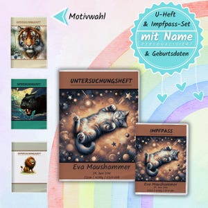Könnte beinhalten: Ein Set personalisierter Baby-Gesundheitshefte und Impfpässe. Das Hauptbuch zeigt eine Katzenillustration mit dem Namen "Eva Maushammer" und Geburtsdaten. Andere Bücher zeigen einen Tiger, einen Panther und einen Löwen.