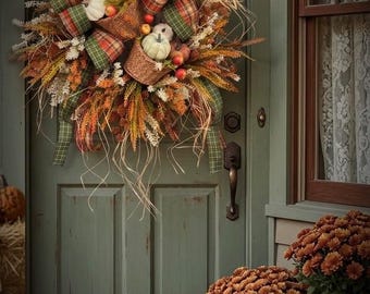Gran corona otoñal para la puerta principal, decoración otoñal para la repisa de la chimenea, corona de cosecha rústica con lazo a cuadros y calabazas blancas, corona de otoño