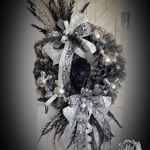 Halloween wreath, Skeleton wreath, Gothic wreath, Gothic chic wreath, black Halloween wreath, best Halloween wreath