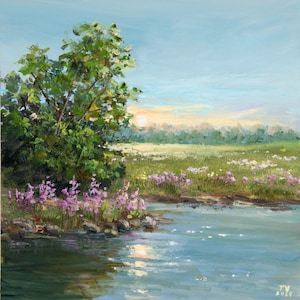 Pintura al óleo de paisaje natural de verano, arte original: lago, árboles verdes, flores moradas, campo, obra de arte de 8 x 8
