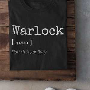 Mágico dos Dungeons and Dragons Camisetas de <br> Crie Seu Próprio Produto! "Camisa unisex do bebê Eldritch Sugar" de DnD de <br> Crie Seu Próprio Produto! Classe de Personagem Fantasia TTRPG | Presentes geek para ele, ela