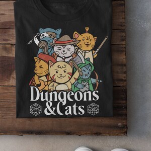 Dungeons and Cats T-shirt von Eldritch Kuriositäten | Lustiges Meme DnD Unisex Shirt | Drachen Grafik Tee Fantasy TTRPG | Geek Geschenke für Ihn Sie