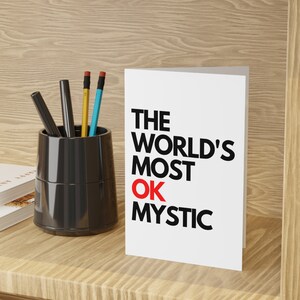 O místico mais OK do mundo | Cartão de cumprimentos dos Dungeon e dos dragões de <br> Entrega Rápida? Cartões de presente de aniversário DnD | Vale-presente Geeky para ele, ela | Pacote de 1 ou 10 (BRANCO)