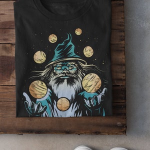 THE WIZARD T-Shirt l Dungeons and Dragons Inspired Unisex Shirt l Funny Fantasy Tee TTRPG l Dungeon Master Present l Geek Gift for Him Her