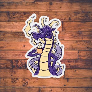 Drago che beve adesivo caffè / Adesivo DnD / Dungeons and Dragons Stazionario / Scheda personaggio / Regalo DM / Adesivi TTRPG