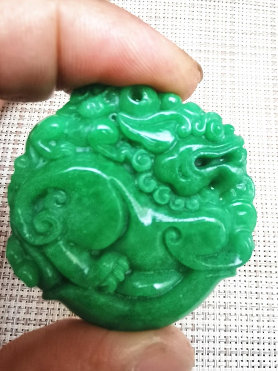 中国翡翠 緑翡翠彫刻 龍ペンダント お守り - Etsy 日本