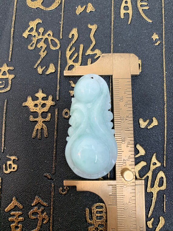 天然翡翠彫刻グリーン如意ペンダントグリーン如意ピヤオチャーム翡翠 