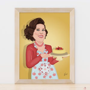 Puede incluir: Ilustraci&oacute;n enmarcada de una mujer sosteniendo un pastel sobre una fuente con pedestal. Lleva una chaqueta roja, un delantal azul con estampados de cerezas y un collar rosa. El fondo es amarillo.