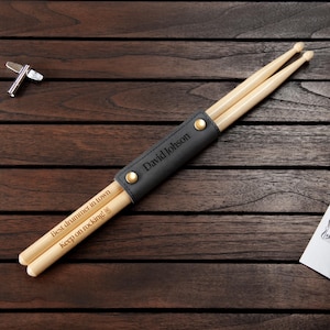Baquetas gravadas com suporte de couro preto - Presente personalizado para baterista