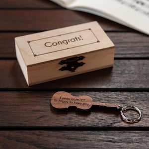 Personalisierter Cello Schlüsselanhänger Walnuss / personalisiertes Musikgeschenk / Cellogeschenk