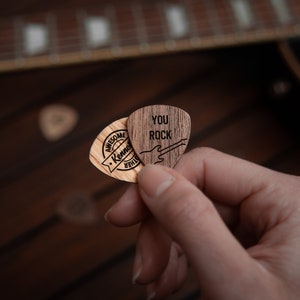 Engraved Wooden Guitar Picks Personalized Picks Guitar Gift zdjęcie 5