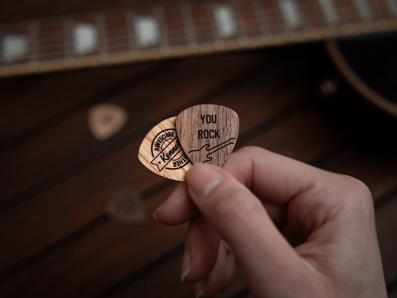 Engraved Wooden Guitar Picks Personalized Picks Guitar Gift zdjęcie 5