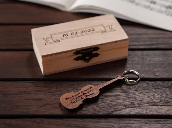 Personalized Violin Keychain Walnut / Violin gift / Personal Music gift