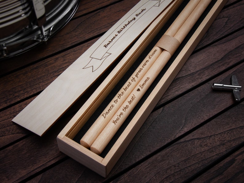 Personalisierte Drumsticks in hölzerner Geschenkbox gravierte Drumsticks Drummer Gift Bild 4