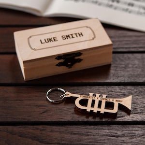 Porte-clés trompette personnalisé en érable / Cadeau musique personnalisé / Porte-clés en bois