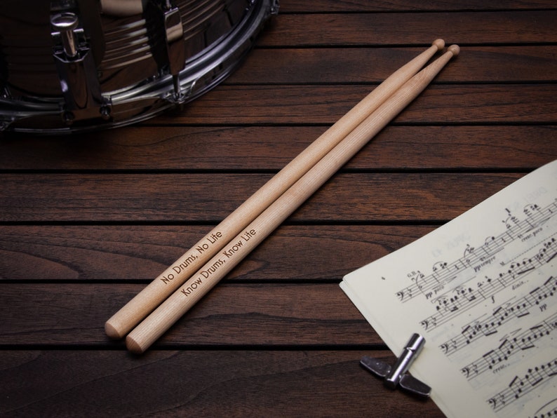 Personalisierte Drumsticks in hölzerner Geschenkbox gravierte Drumsticks Drummer Gift No Box