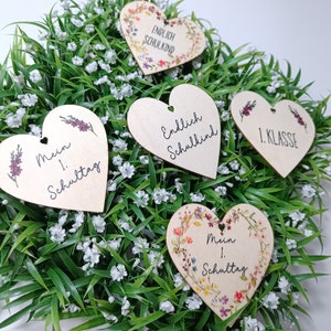 Pendentif cartable personnalisé coeur en bois Pendentif cartable - cadeau pour écolier fille garçon - pendentif prénom - plaque de porte