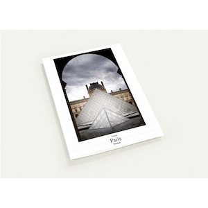 10 cartes de voeux imprimées Louvre Paris - Ciel nuageux et pyramide de verre