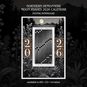 Può includere: Un calendario digitale scaricabile per il 2026, con le fasi lunari dell'emisfero settentrionale. Il design include un pannello centrale che mostra le fasi lunari, incorniciato da elementi decorativi e il testo "NORTHERN HEMISPHERE MOON PHASES 2026 CALENDAR DIGITAL DOWNLOAD".