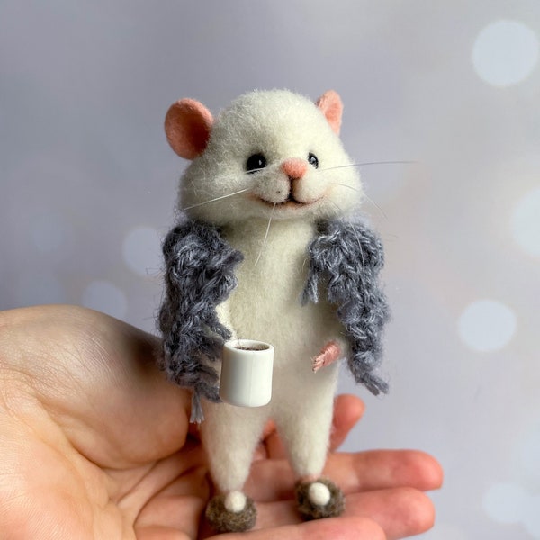 Needle felted mouse in blanket, felting mouse, Needle felted animal, Needle felted decoration,  animal sculpture, Miniature animal, Gift