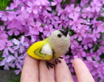 Needle Felted Bird: Miniature Wool Bird Decoration