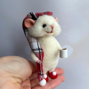 Needle felted mouse in blanket, felting mouse, Needle felted animal, Needle felted decoration,  animal sculpture, Miniature animal, Gift