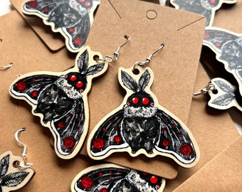 Hangoorbellen Mothman – Point Pleasant Cryptid Art, hout