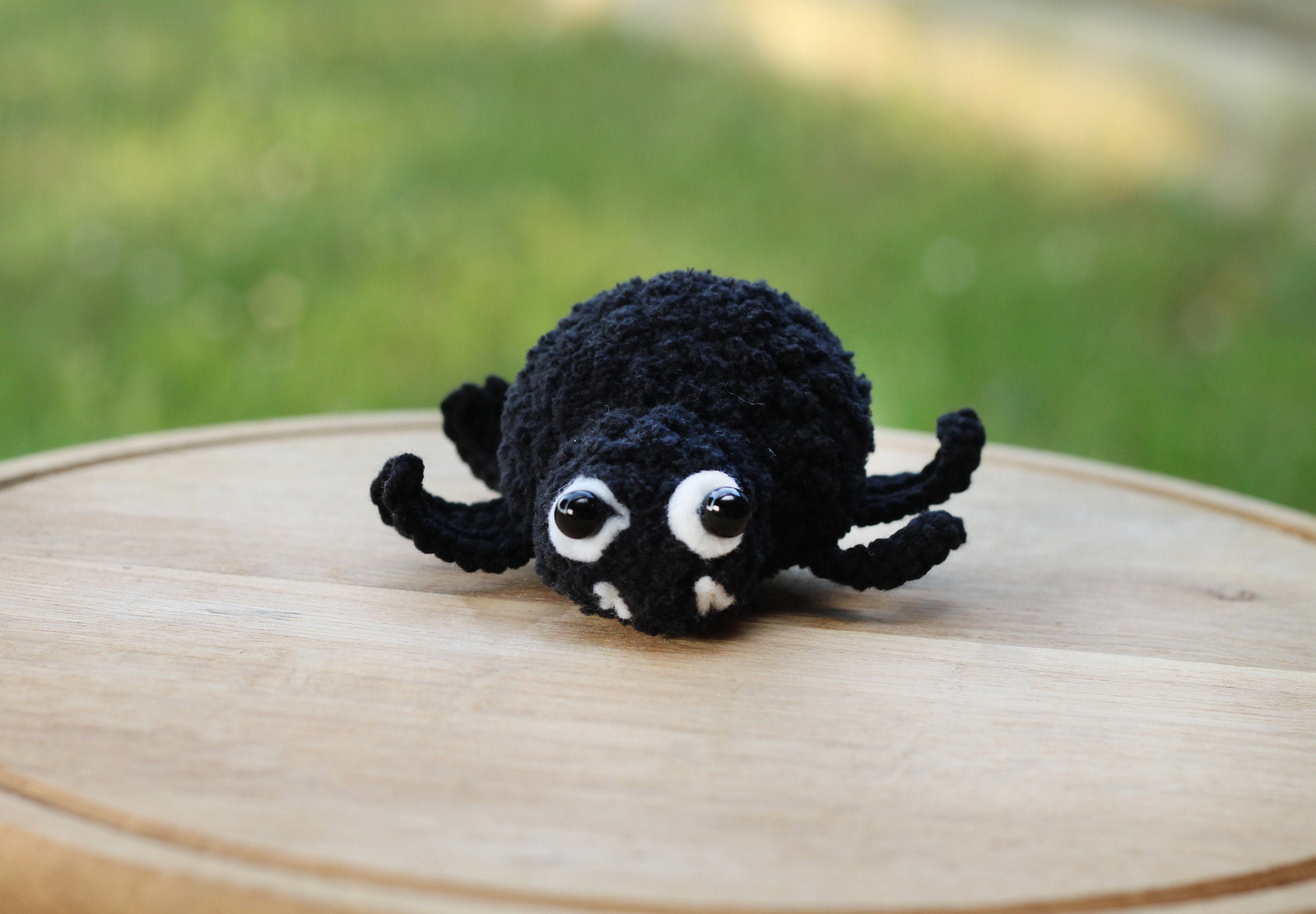 2er Set Halloween Spinnen Aus Plüsch - Gruseldekoration In 4 Größen