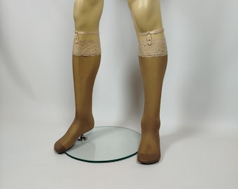 Beige Herren-Ministrümpfe mit beigem Spitzenabschluss von AiryBliss – Kniestrümpfe für Crossdresser – Handgefertigte Strümpfe nach Maß
