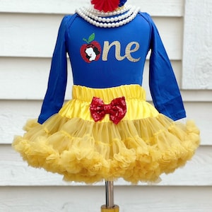SnowWhite First Birthday outfit- Snow White girl outfit/ Fairest of them all / Cake smash/ Birthday tutu/ Pettiskirt / Red yellow and Blue