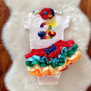 Tenue 2e anniversaire, anniversaire petite fille, deuxième anniversaire, tutu arc-en-ciel, jupe évasée et dessin animé d'anniversaire