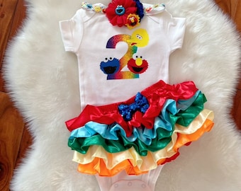 Outfit 2e verjaardag: regenboog tutu bloeier rok, gepersonaliseerde bodysuit